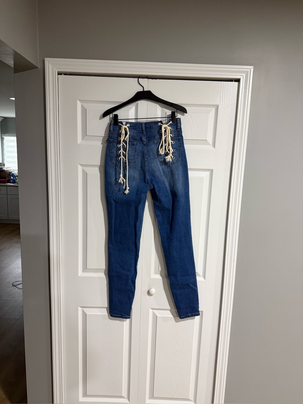AKIRA Dark Blue Lace-Up High-Waist Skinny Jeans